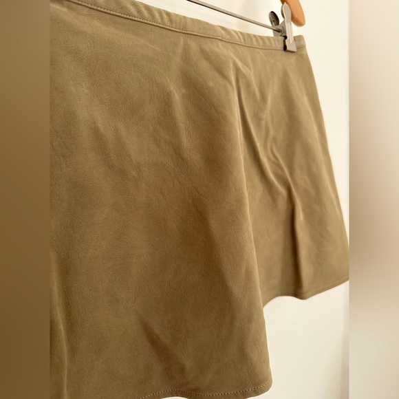 Paradise Found Suede Skort NWOT coriander - Picture 5 of 6